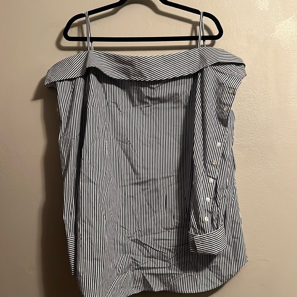 Guest editor off shoulder blouse size L